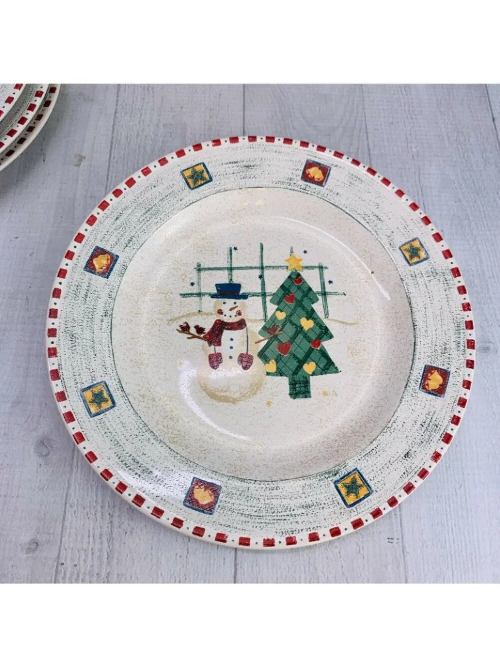 Gibson SNOWMAN Tree Red Block Christmas Stoneware Lunch Salad Plates Set 4
